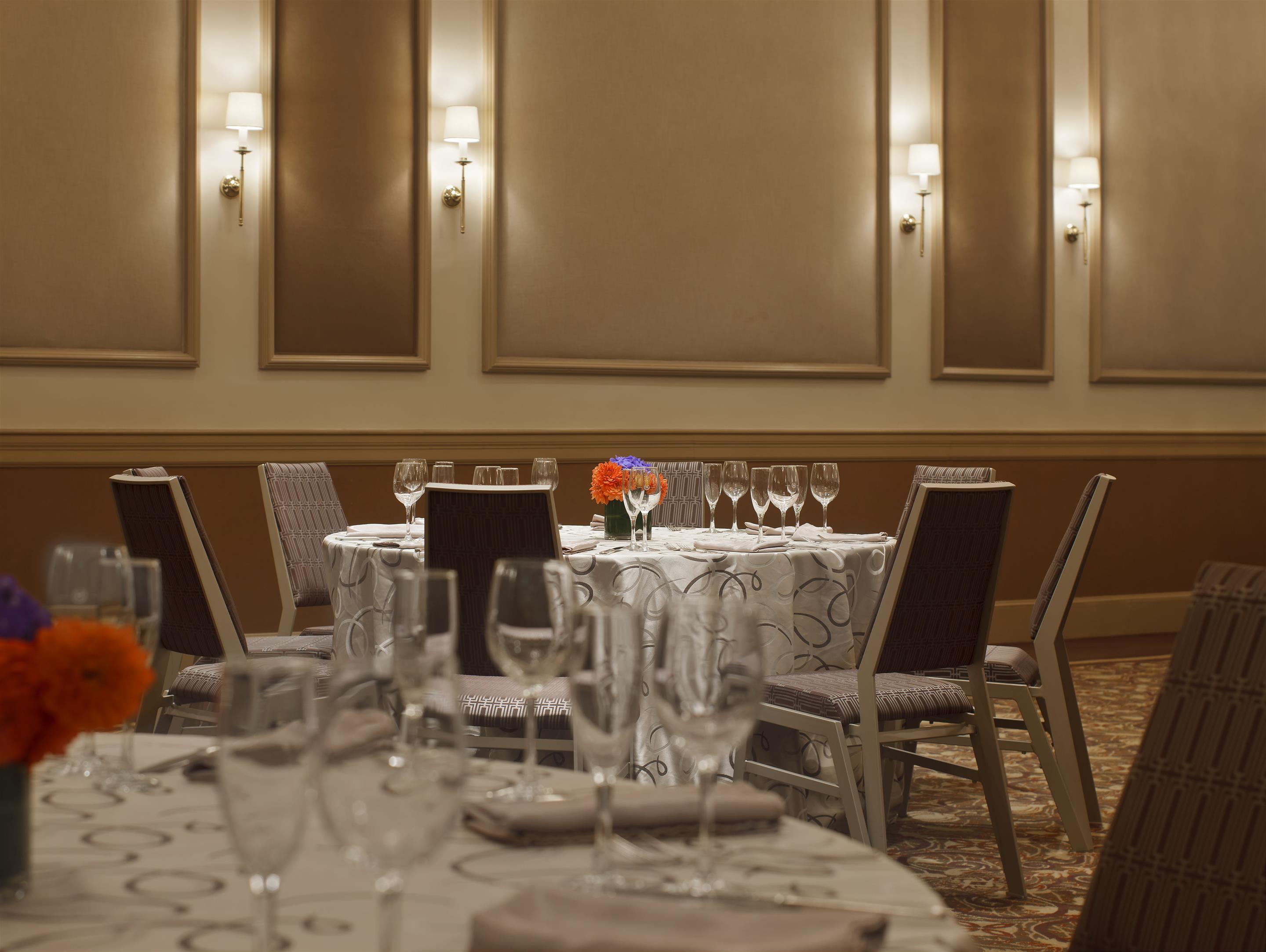 Sheraton Commander Hotel 4*
