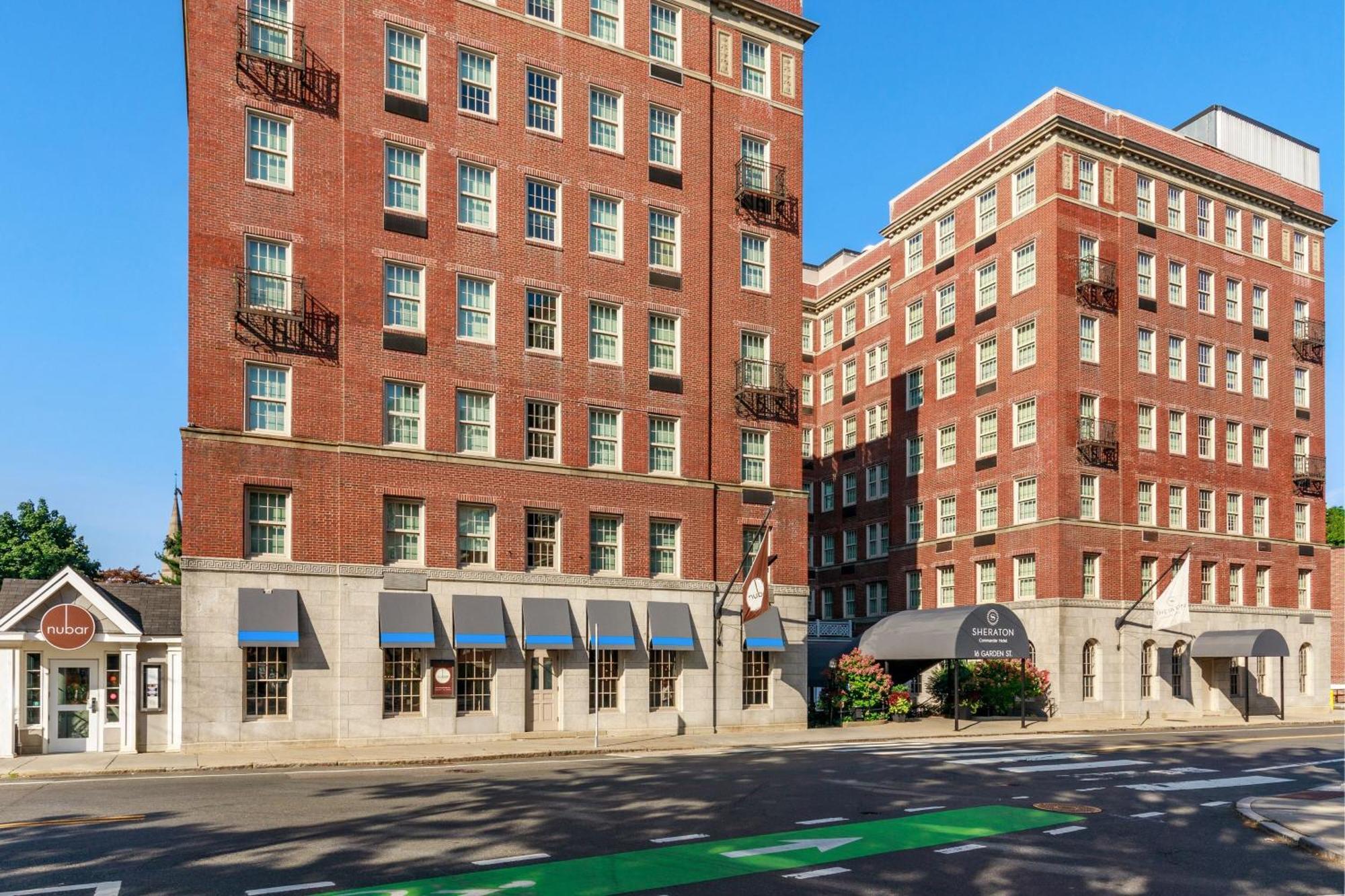 Sheraton Commander Hotel 4*