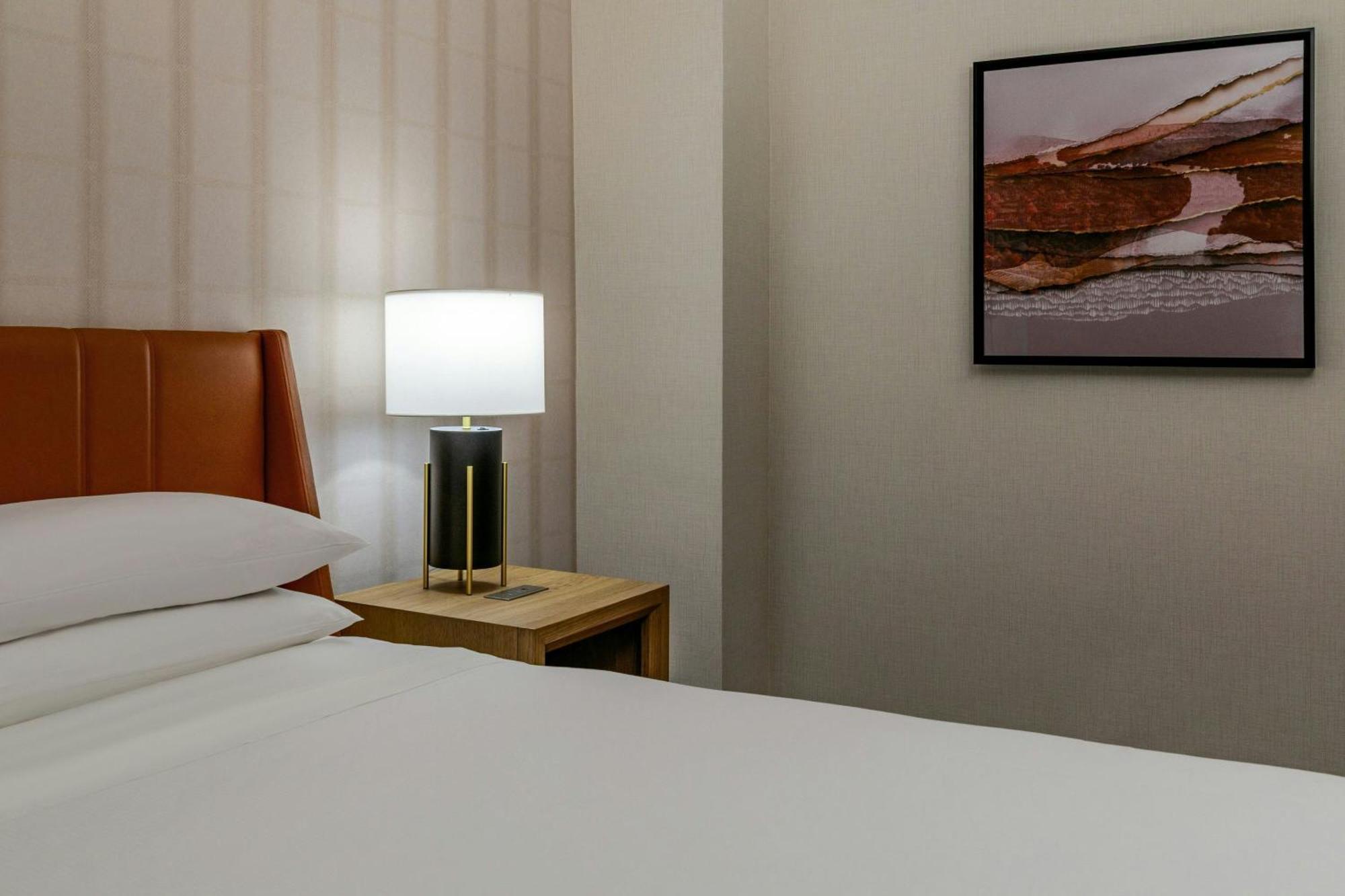 Sheraton Commander Hotel 4*