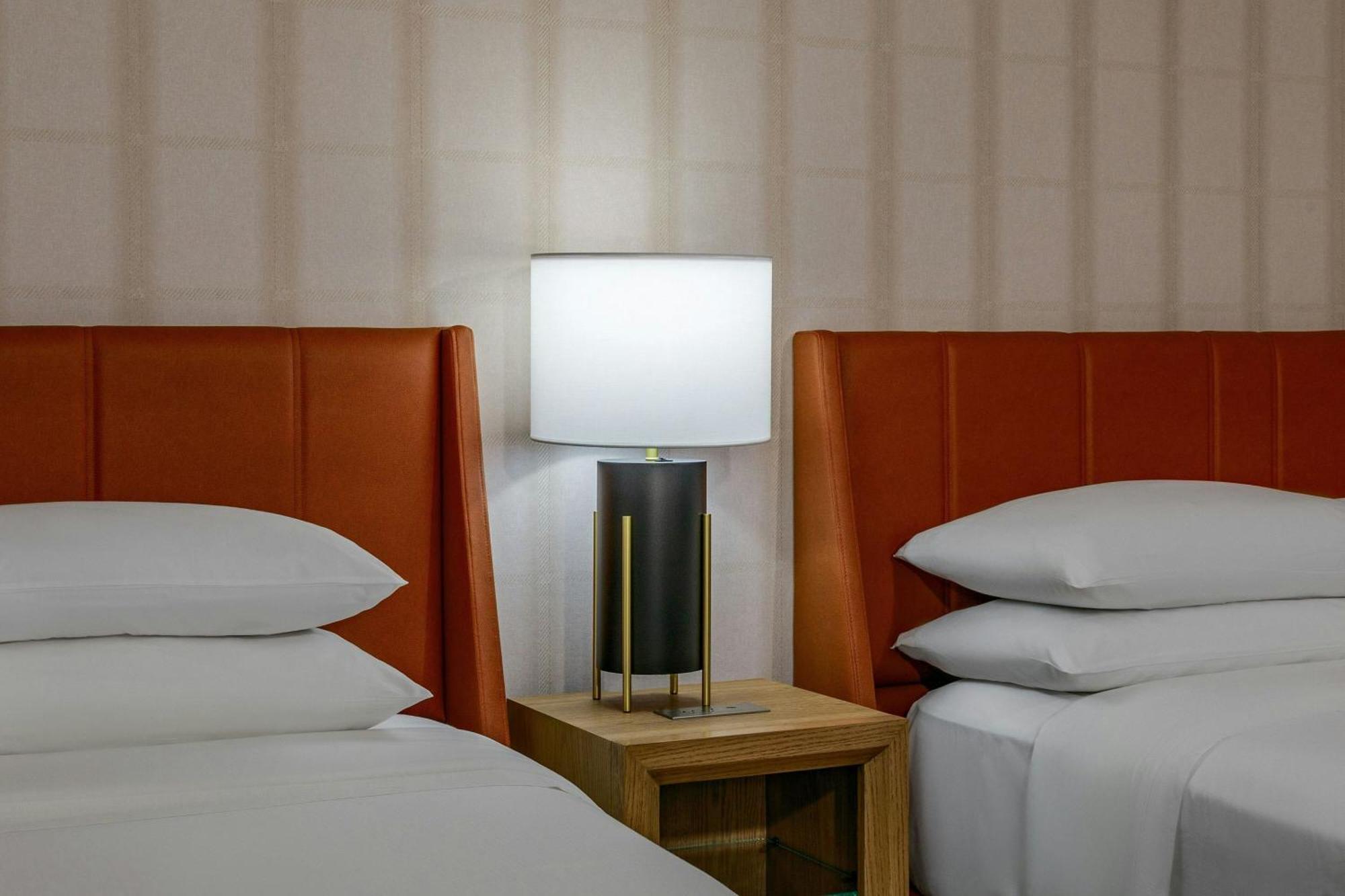 Sheraton Commander Hotel 4*